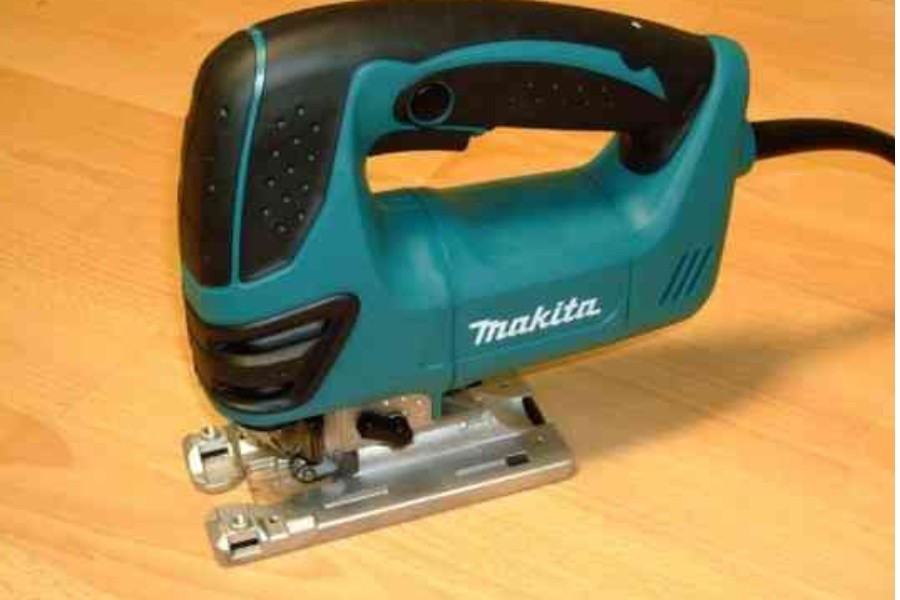 Wyrzynarka z układem elektronicznym